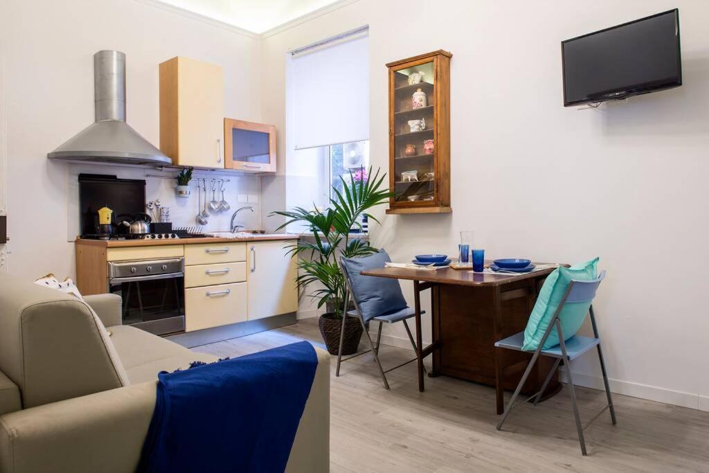 Colosseum/Panisperna Nina Apartament With Terrace Rome Exterior photo